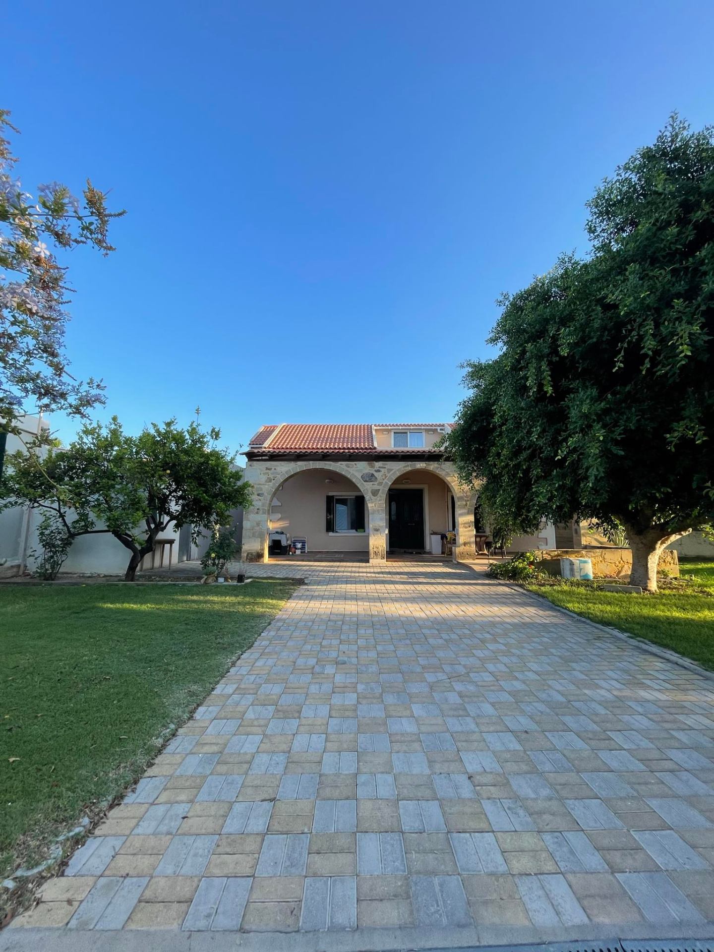 Maleme Maisonette villa front view with garden and stone arches